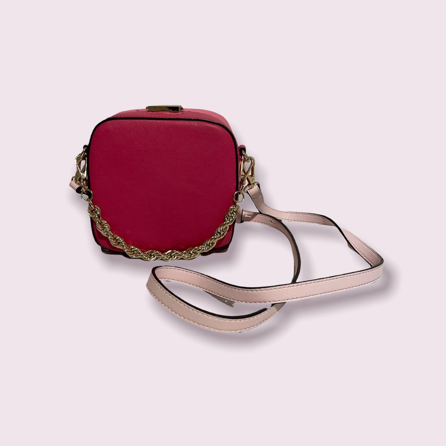 USADO - Cartera Rosada International Concepts - SOLO QUEDA 1 UNIDAD