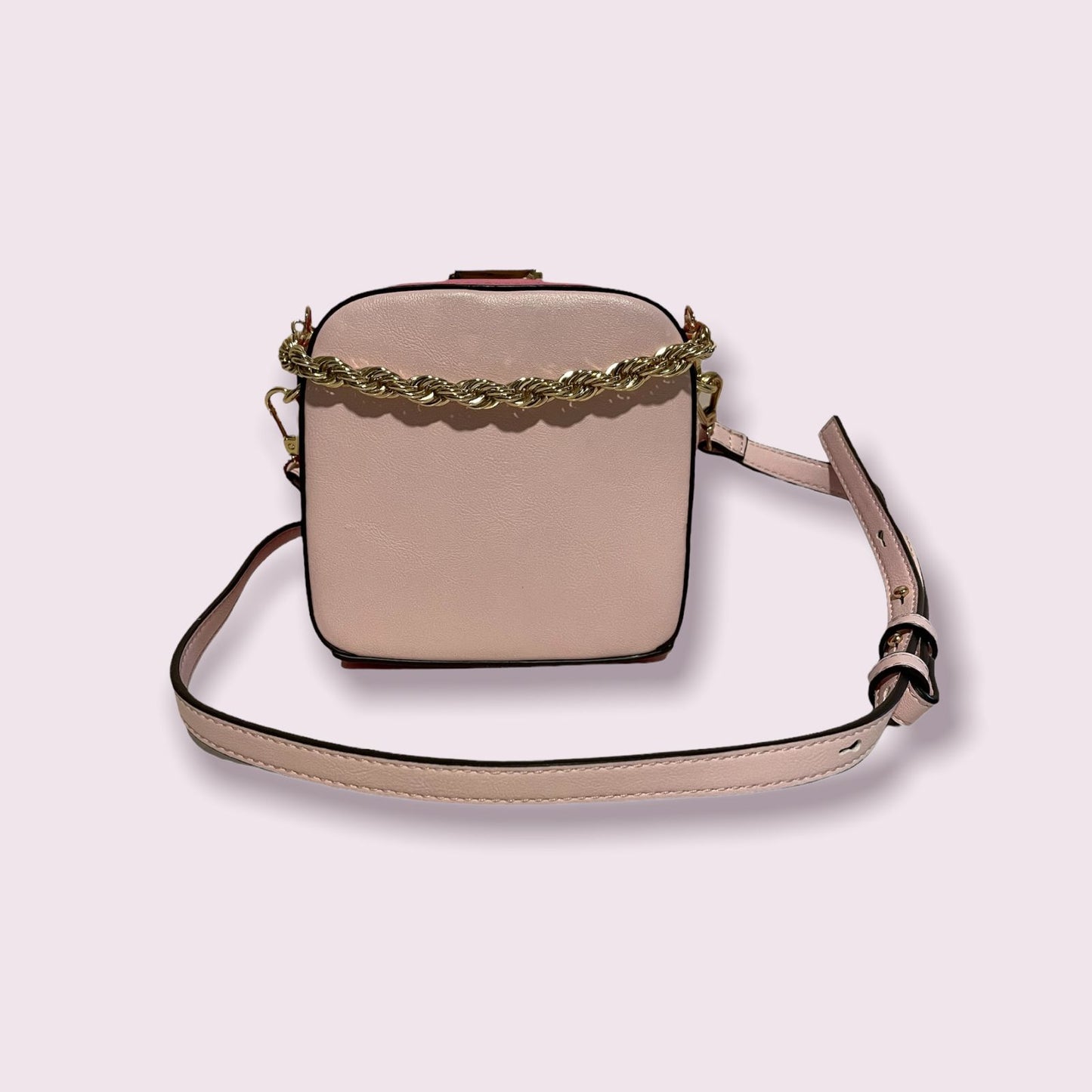USADO - Cartera Rosada International Concepts - SOLO QUEDA 1 UNIDAD